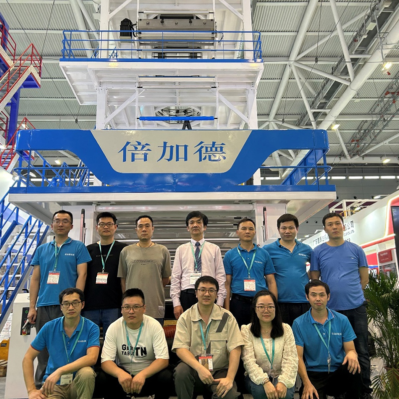 MUL-Plus Stretch Hood Tech roba atención en Chinaplas 2025